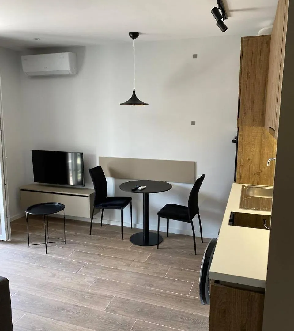 Tirana Premium Stay 0*,
