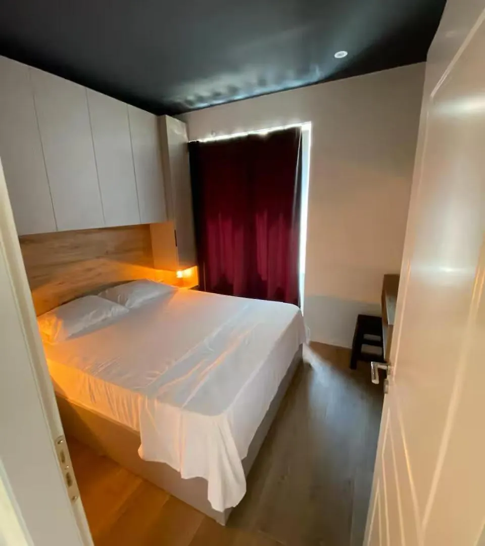 Tirana Premium Stay 0*,